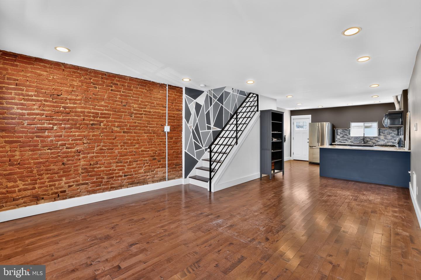 1913 N Mutter St Property Photo 1