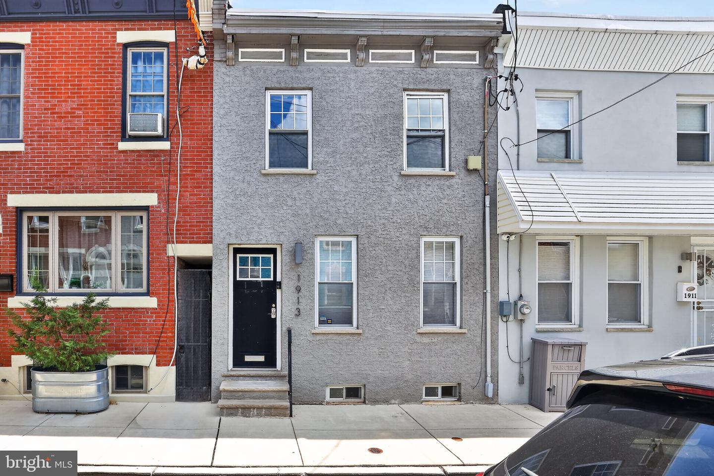 1913 N Mutter St Property Photo 2