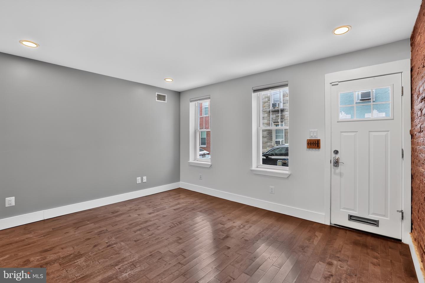 1913 N Mutter St Property Photo 3