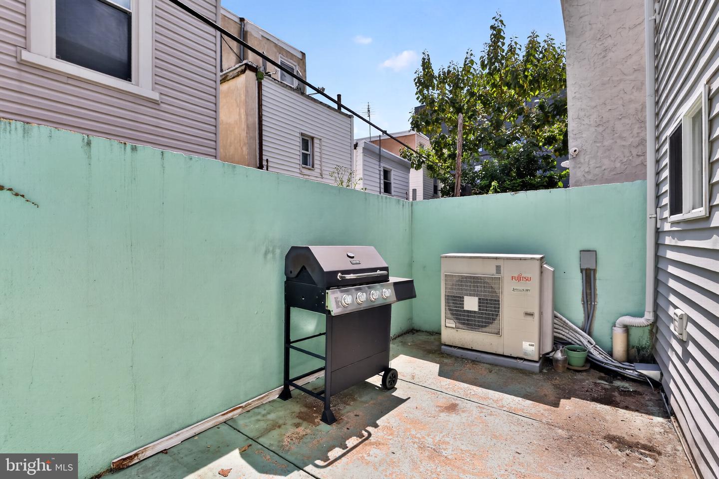 1913 N Mutter St Property Photo 7