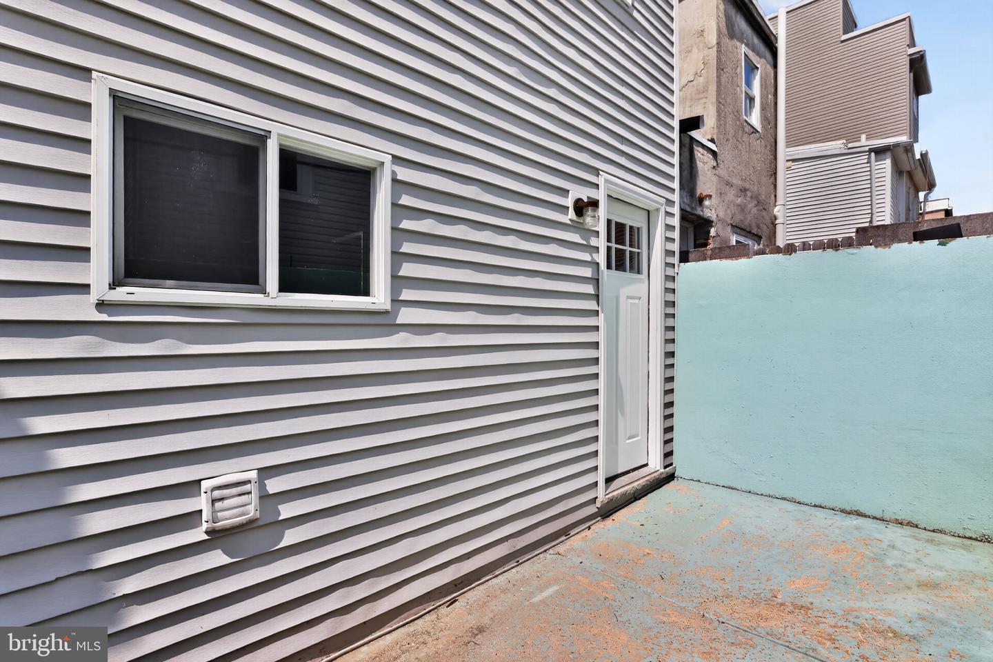1913 N Mutter St Property Photo 14