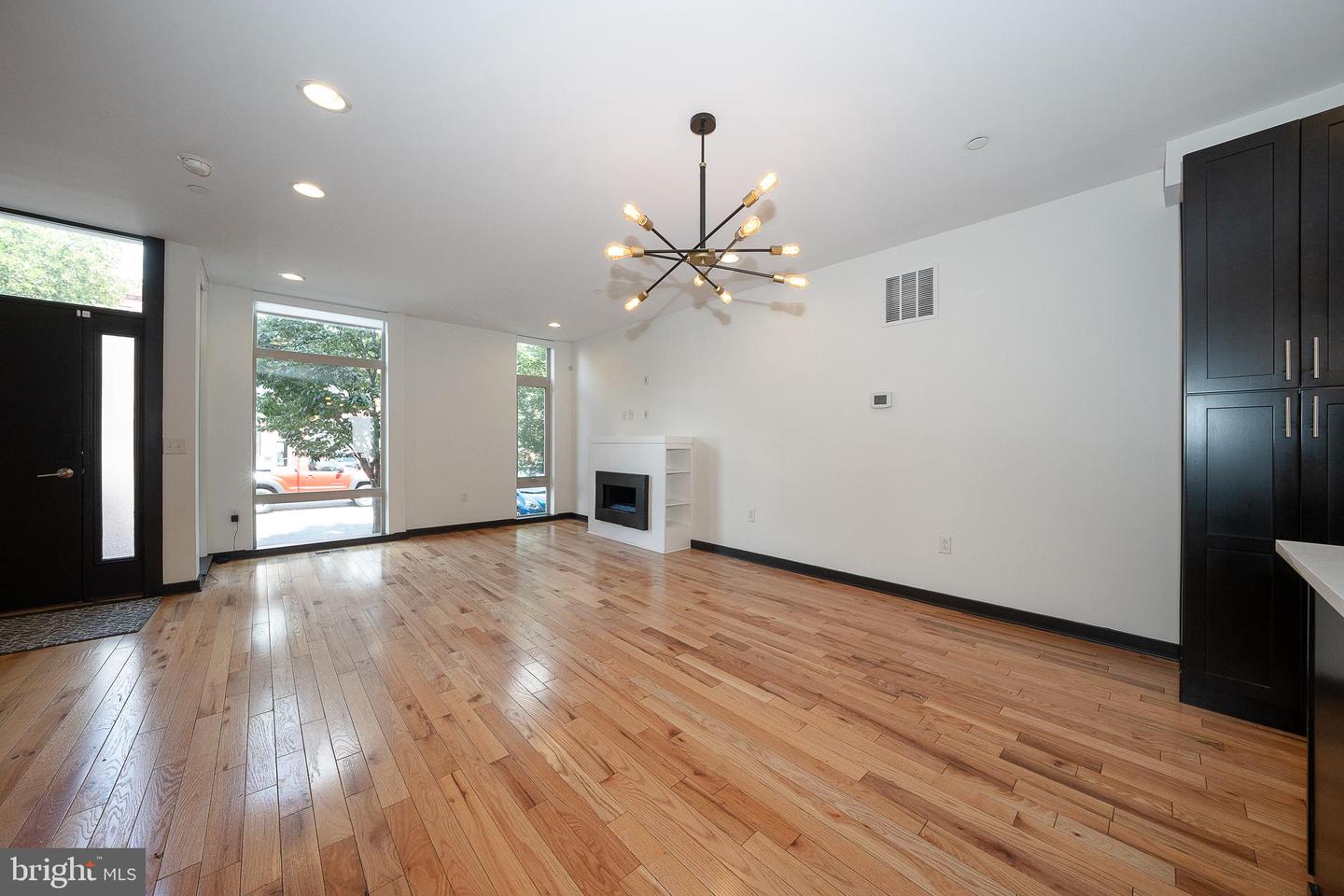 2350 E York St Property Photo 5