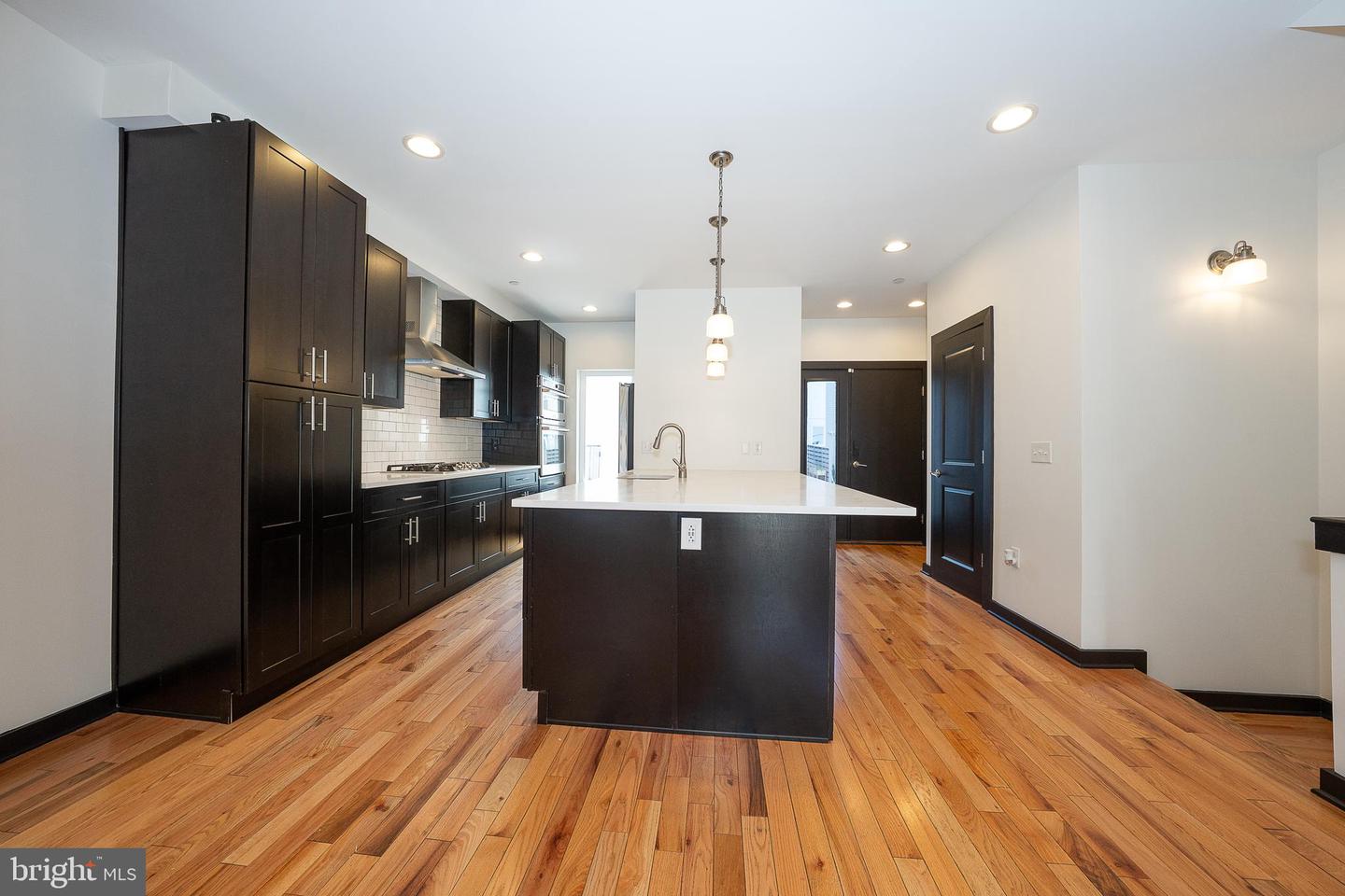 2350 E York St Property Photo 6
