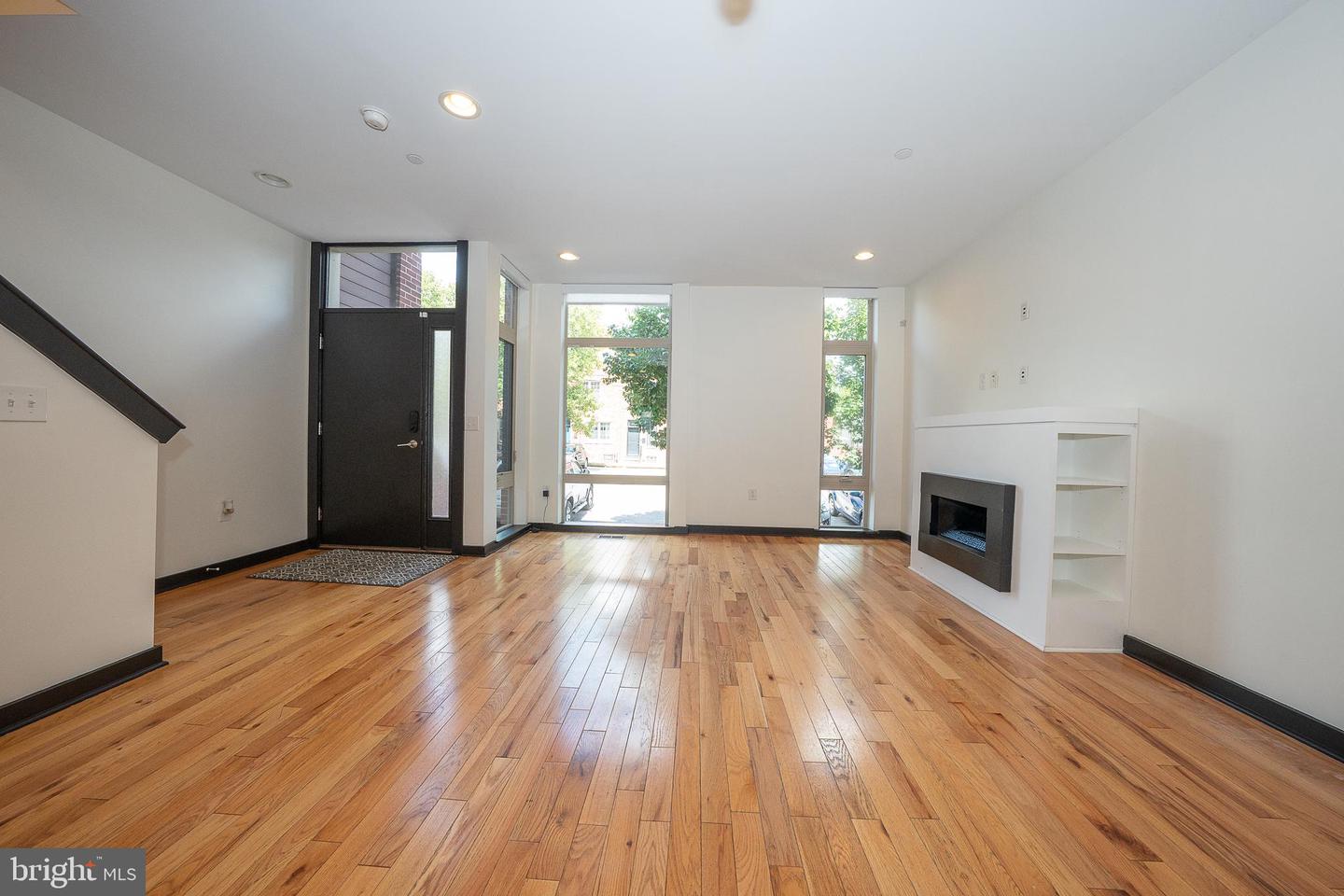 2350 E York St Property Photo 7