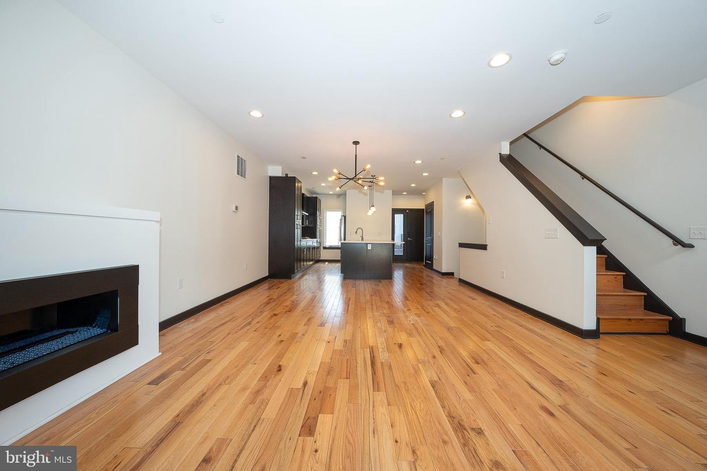 2350 E York St Property Photo 8