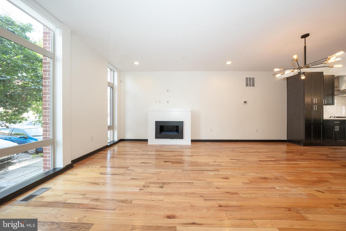 2350 E York St Property Photo 21