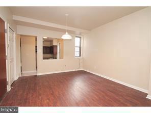 1734 W Diamond St #2 Property Photo 5