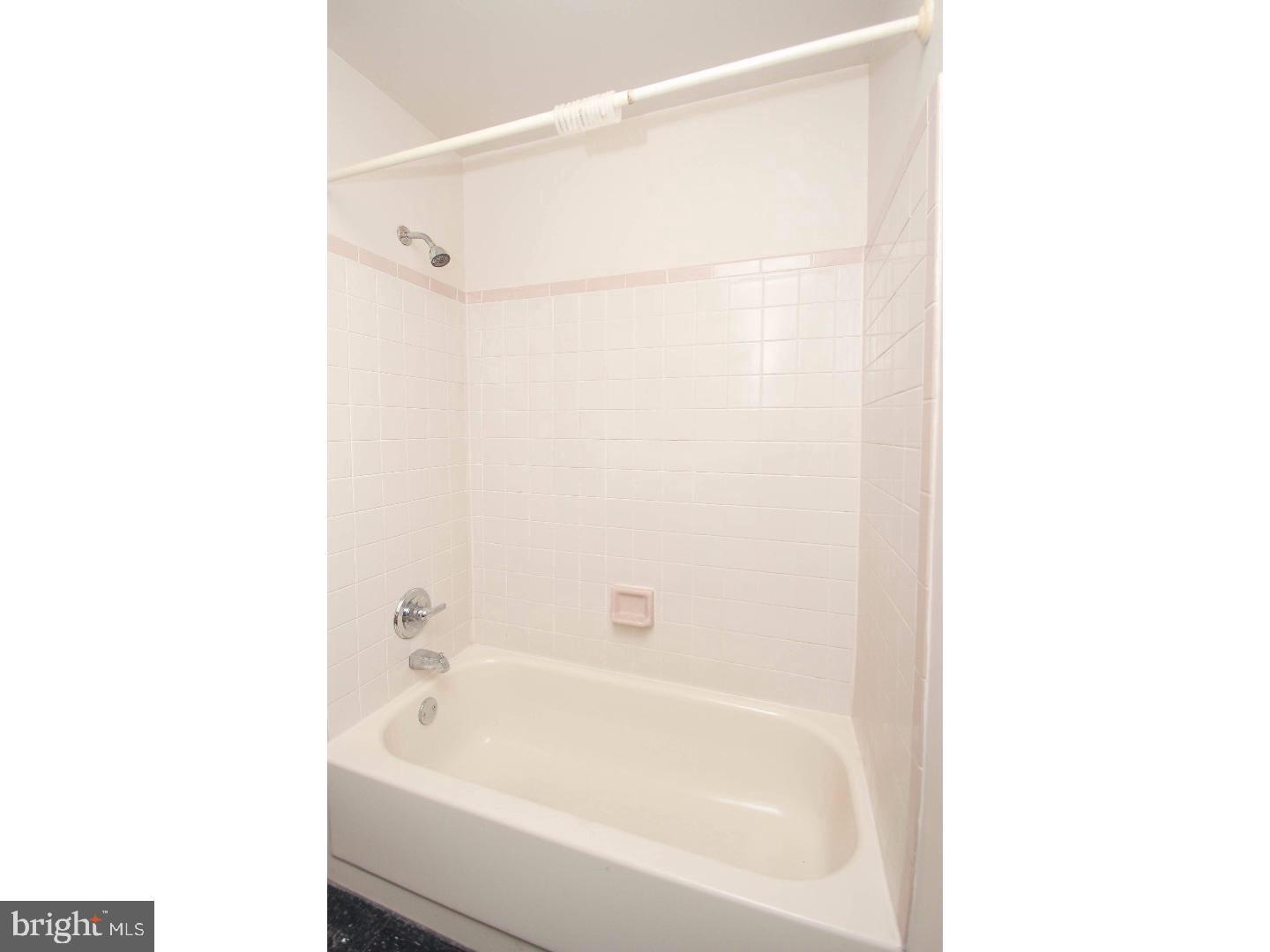 1734 W Diamond St #2 Property Photo 15