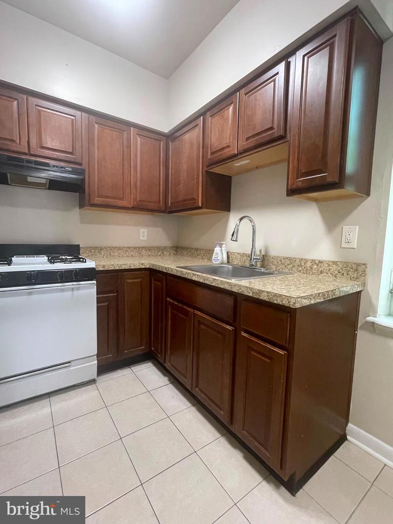 1734 W Diamond St #2 Property Photo 24