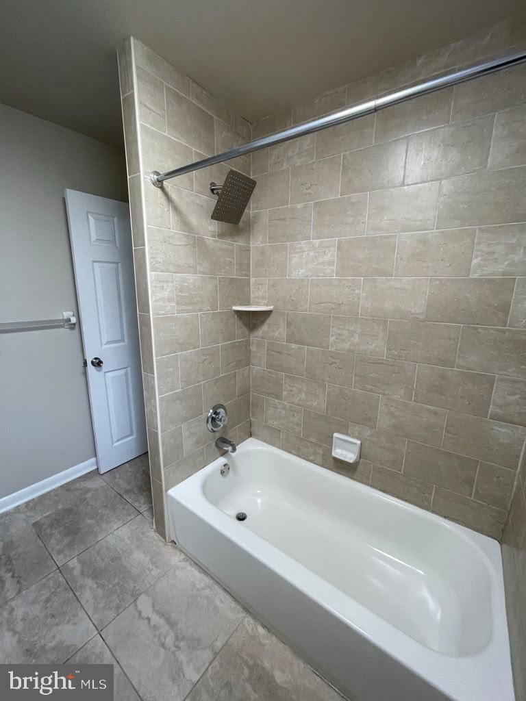 1734 W Diamond St #2 Property Photo 26