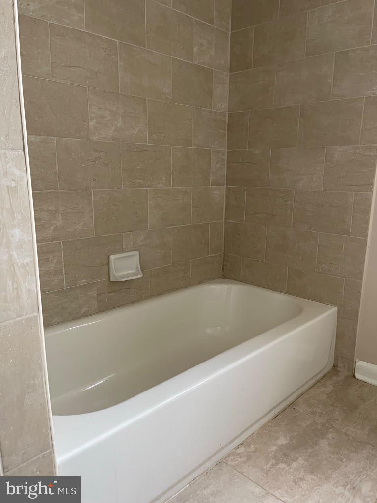 1734 W Diamond St #2 Property Photo 27