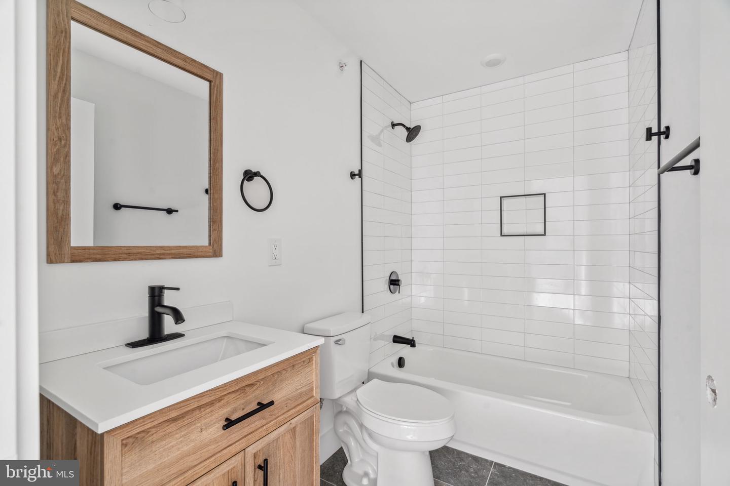 2400 W Montgomery Ave #4 Property Photo 2