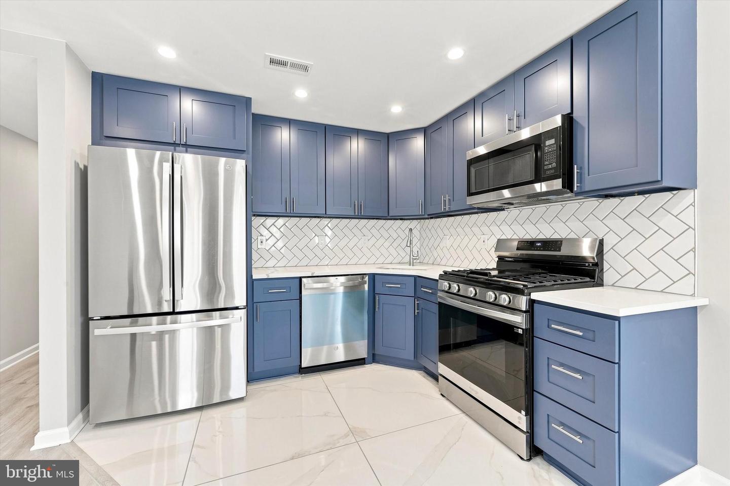 2649 E Clearfield St #unit B (2nd Floor) Property Photo 2