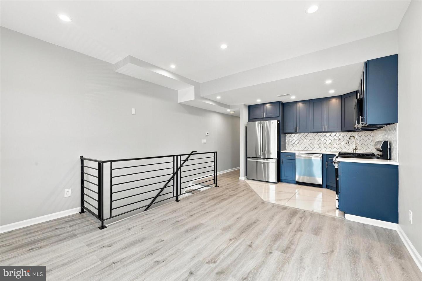 2649 E Clearfield St #unit B (2nd Floor) Property Photo 4