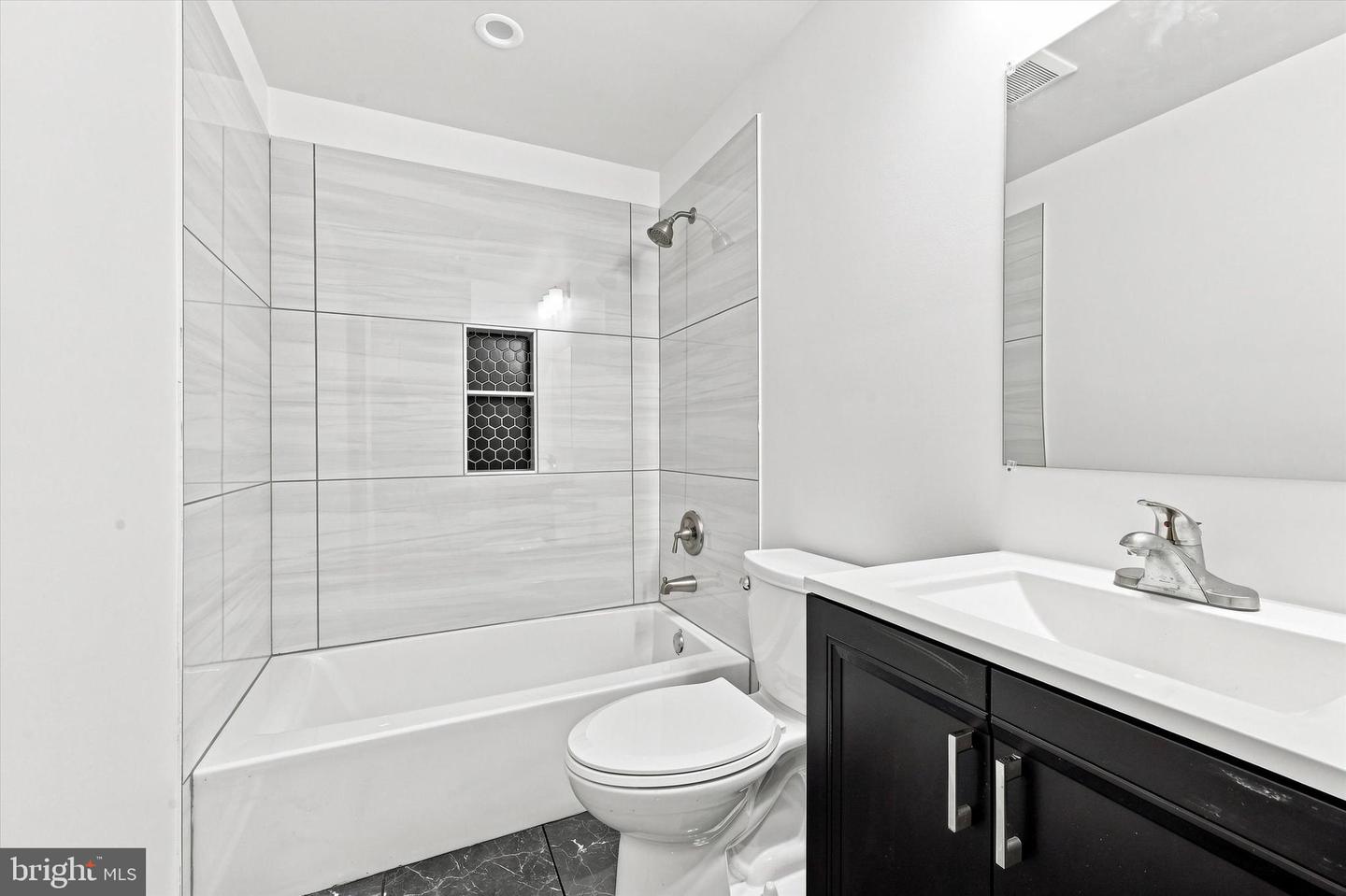 2649 E Clearfield St #unit B (2nd Floor) Property Photo 6