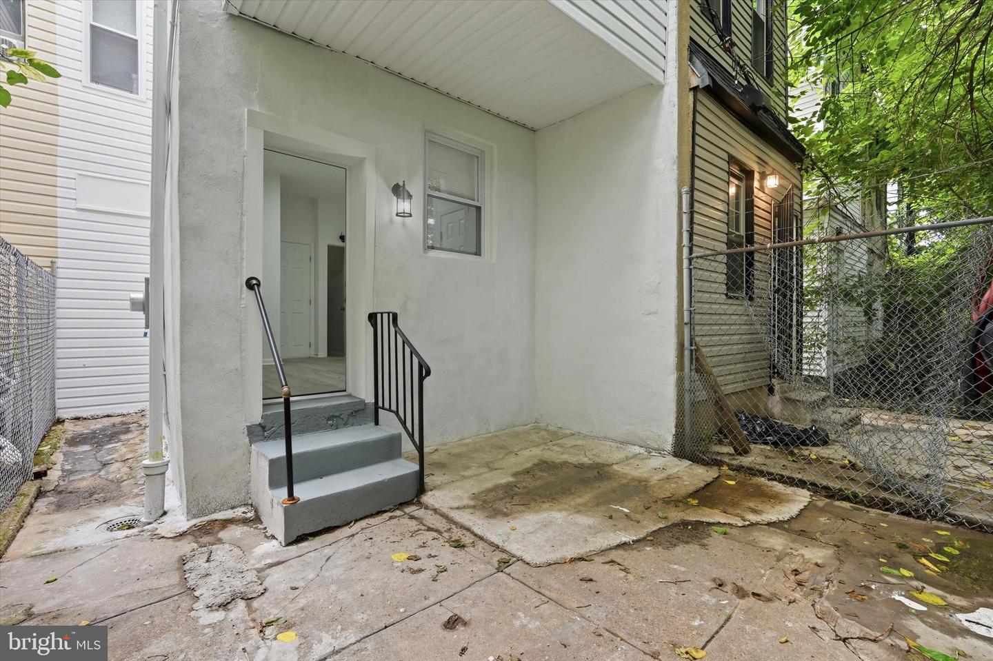 3238 N Woodstock St Property Photo 14