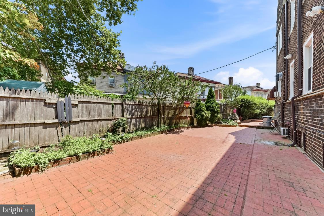 2116 W Passyunk Ave Property Photo 4