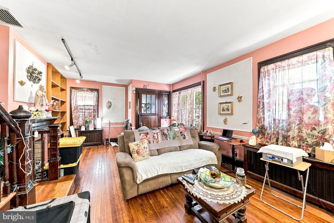 2116 W Passyunk Ave Property Photo 11