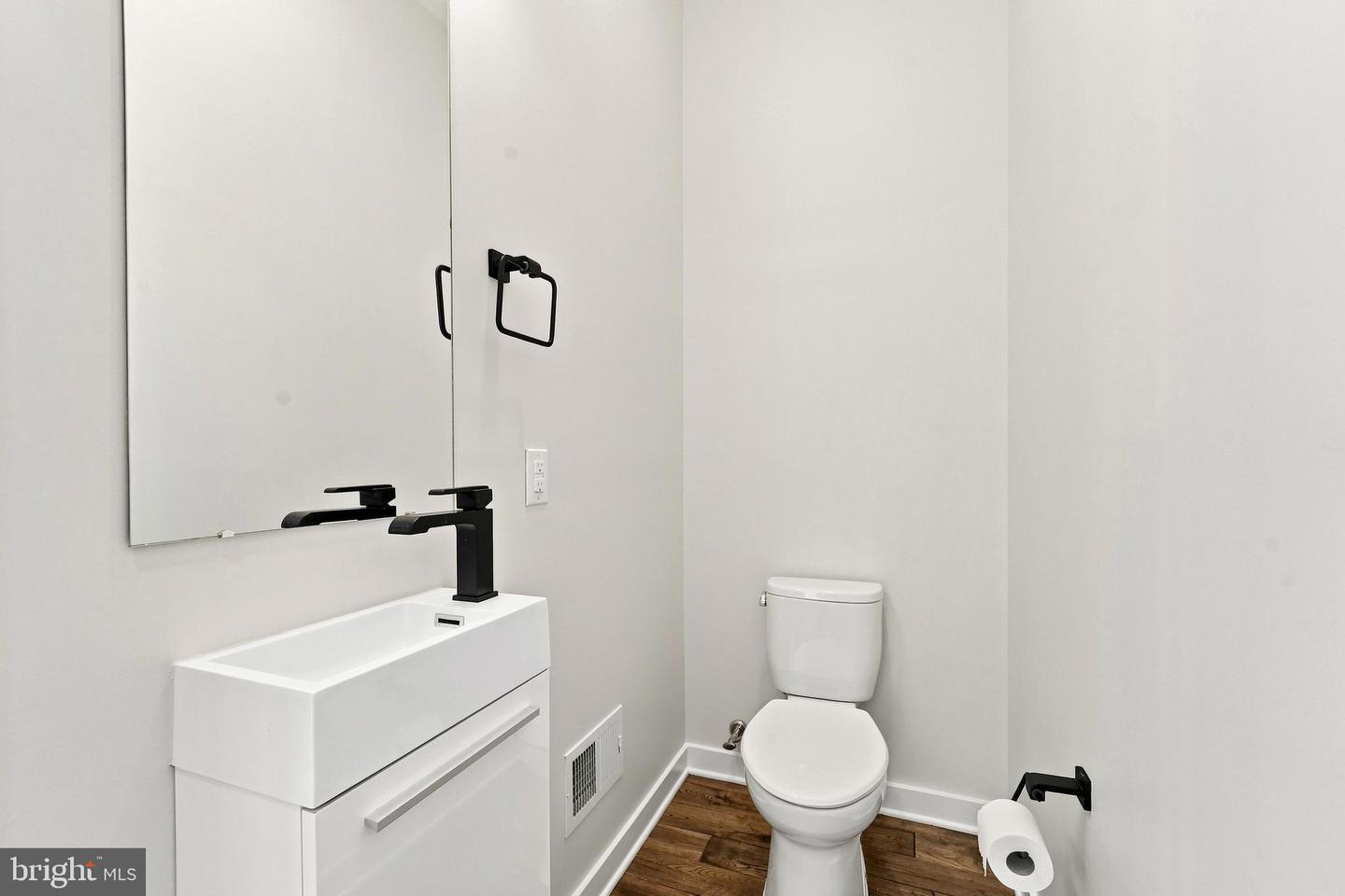 4529 Riverside Way Property Photo 8