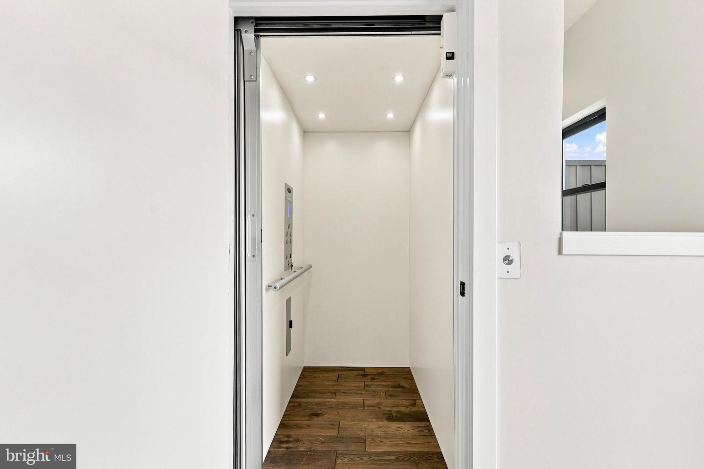 4529 Riverside Way Property Photo 10