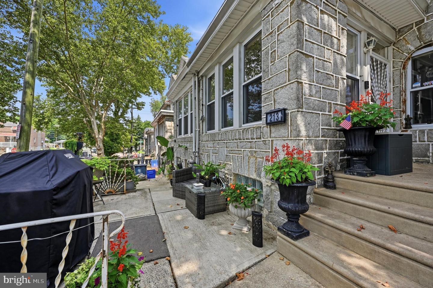 213 E Comly St Property Photo 2