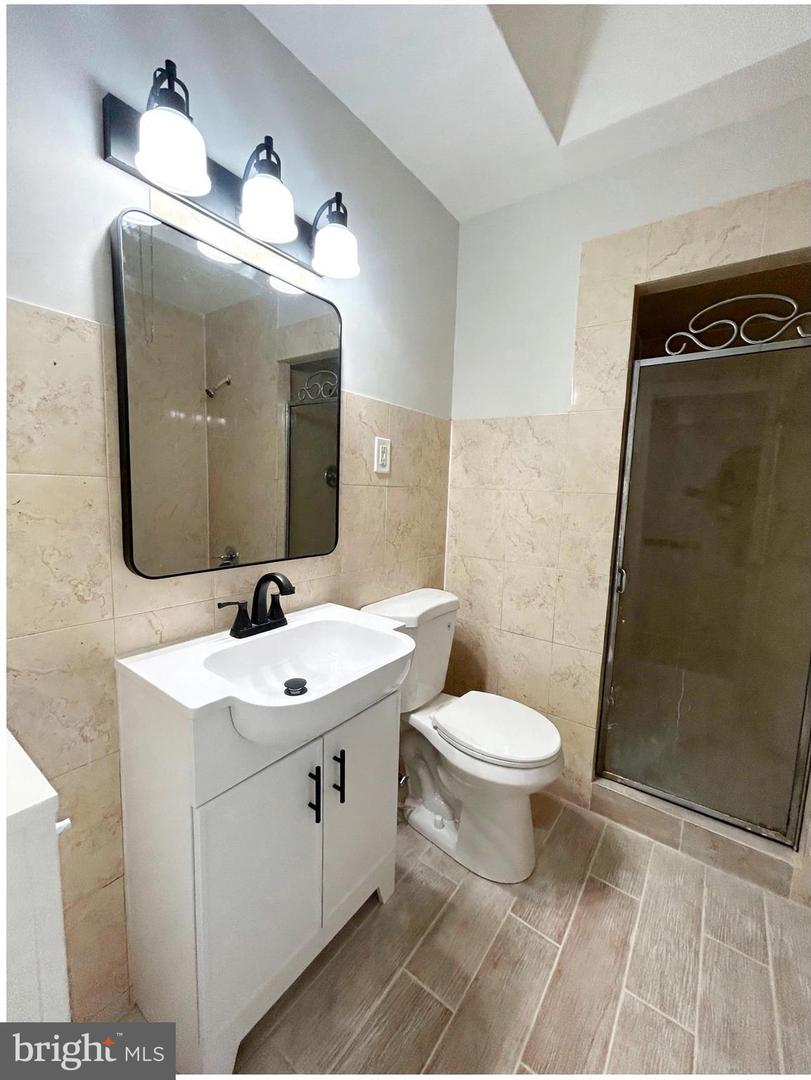 6054 E Roosevelt Blvd Property Photo 13
