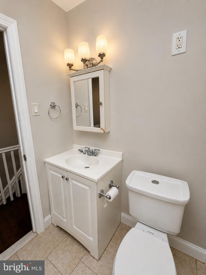 6126 Alma St Property Photo 18
