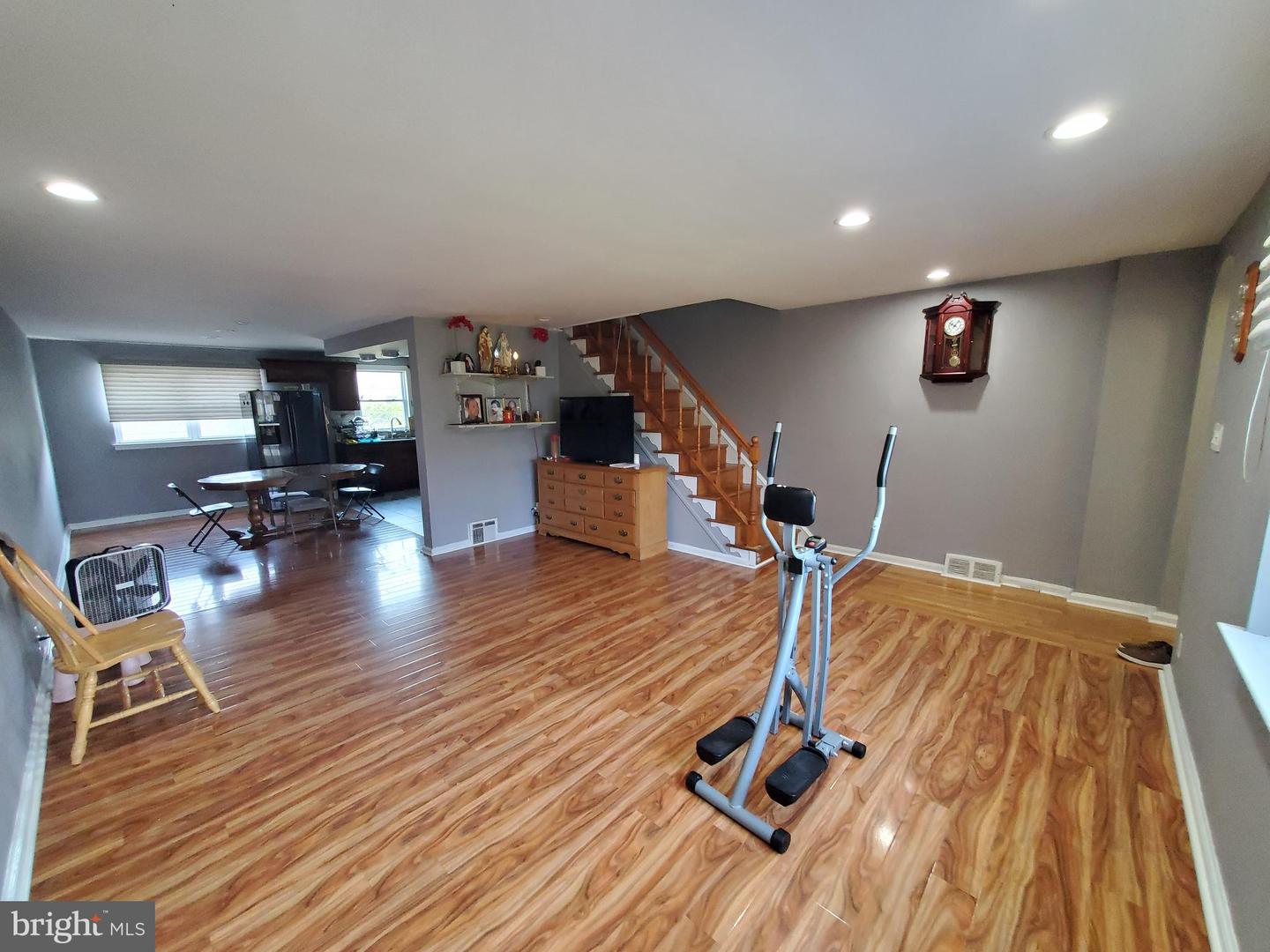 1053 Levick St Property Photo 6