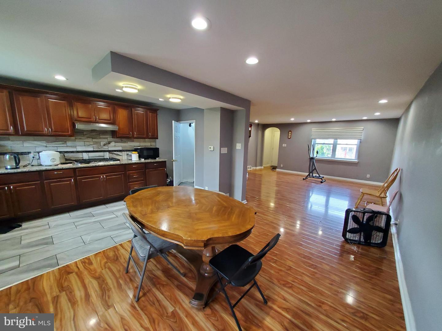 1053 Levick St Property Photo 8