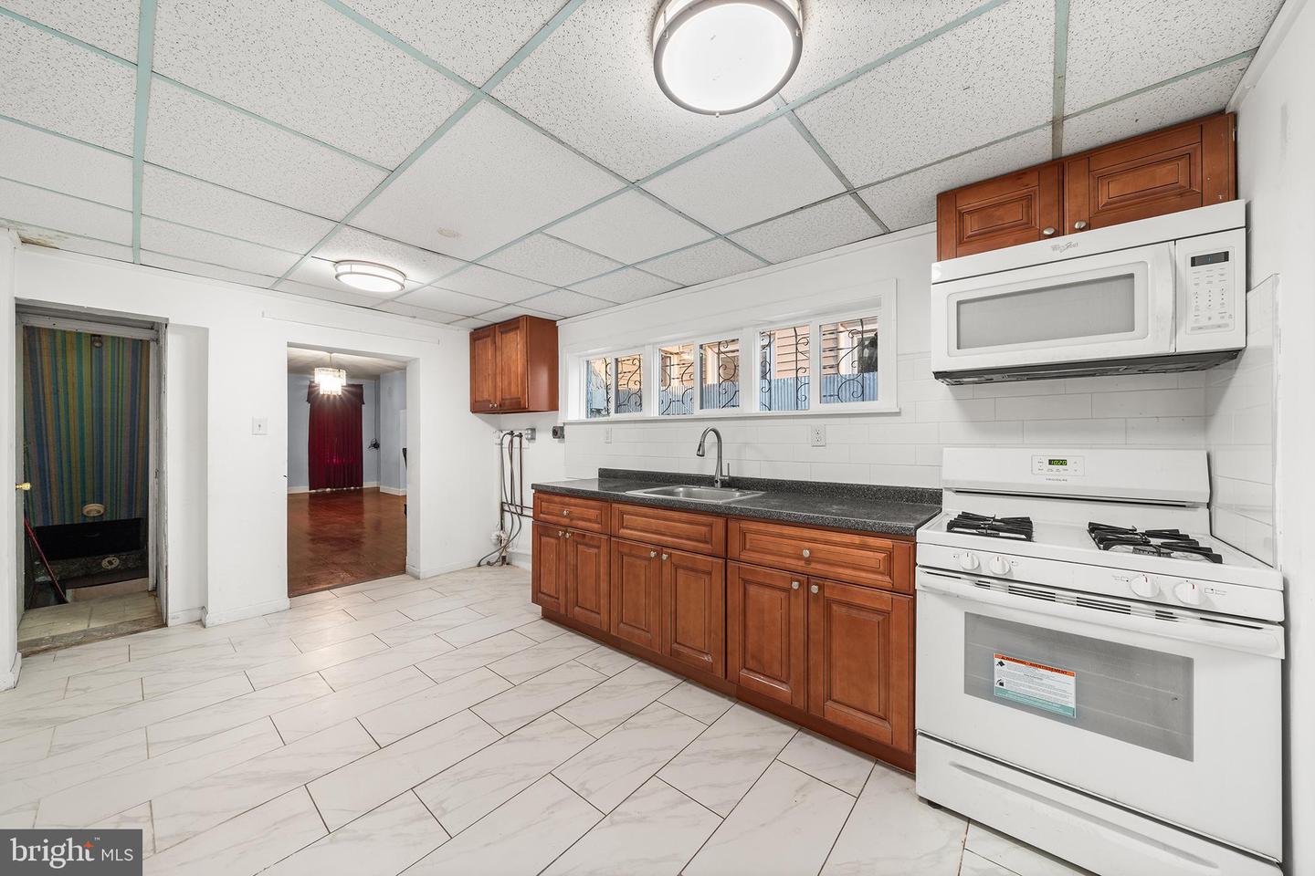 1821 E Sergeant St Property Photo 8