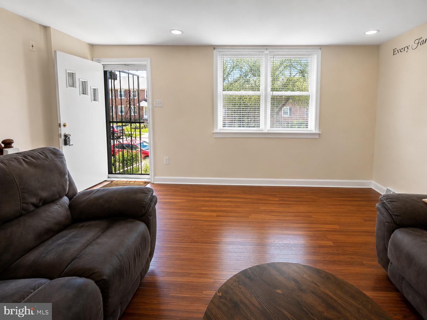 6032 Frontenac St Property Photo 3