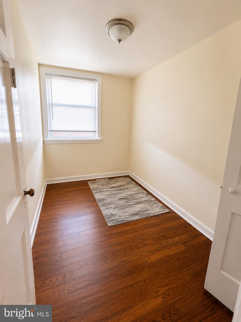 6032 Frontenac St Property Photo 10