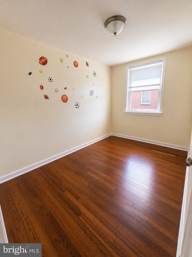 6032 Frontenac St Property Photo 11