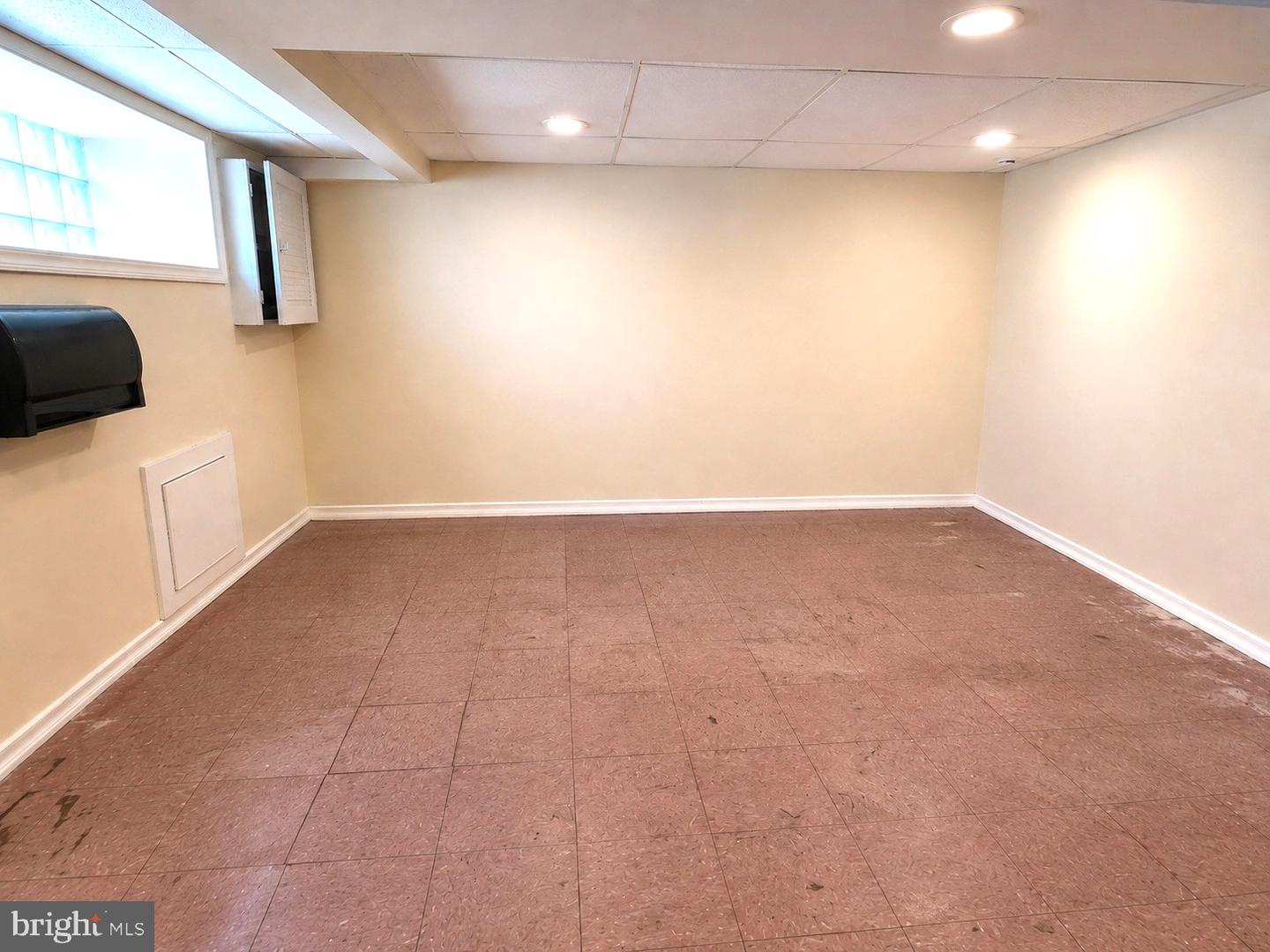 6032 Frontenac St Property Photo 13
