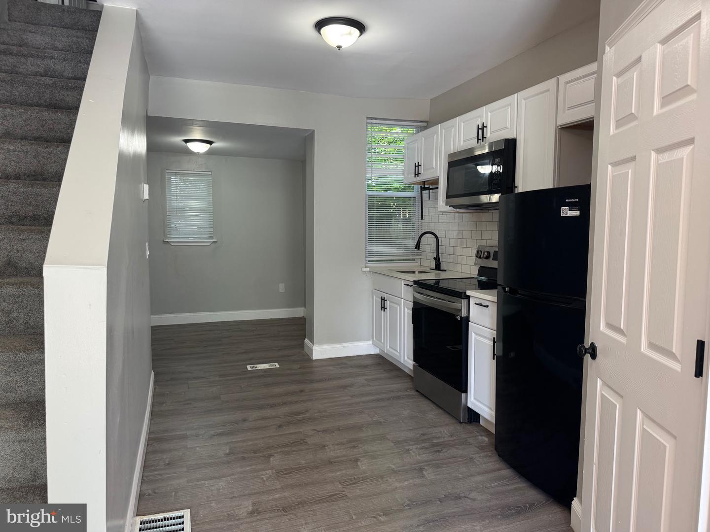 3205 Latona St Property Photo 5