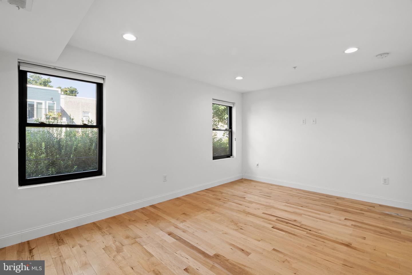 2338 E Fletcher St Property Photo 21