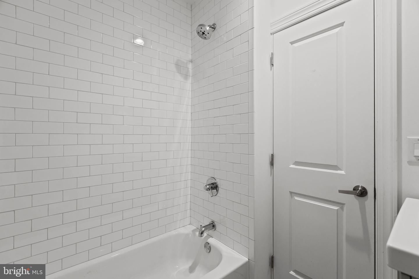 2338 E Fletcher St Property Photo 43