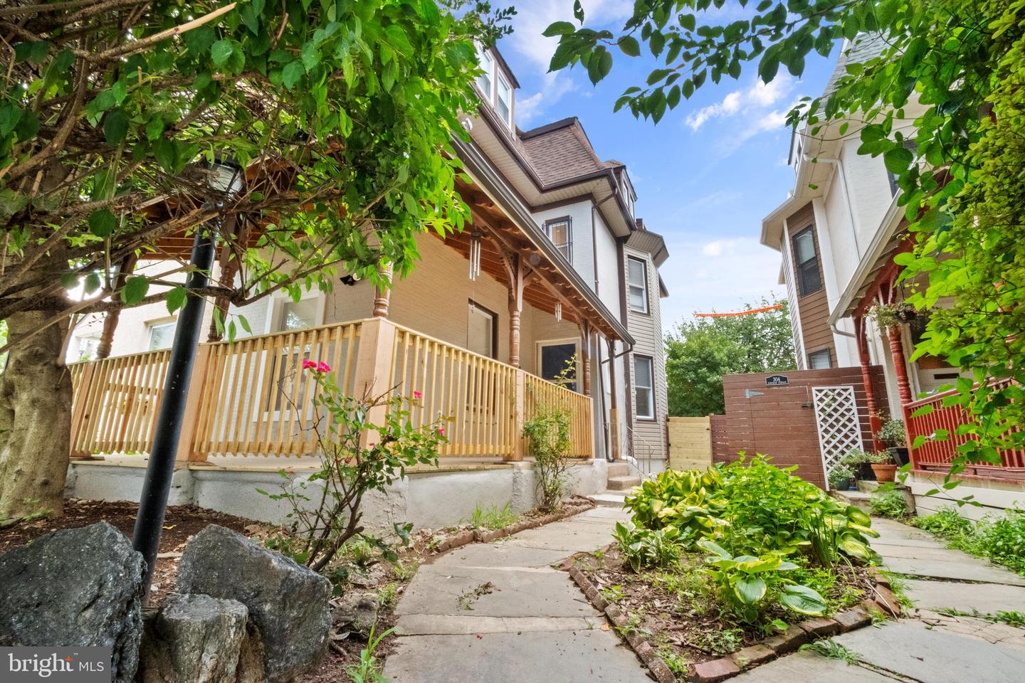 302 W EARLHAM TER Property Photo 1