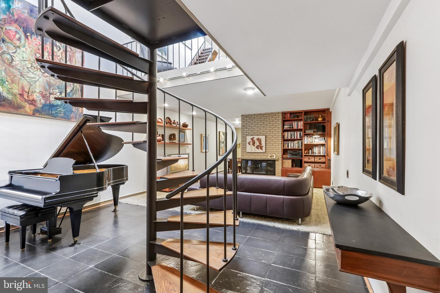 2014 Lombard St Property Photo 1