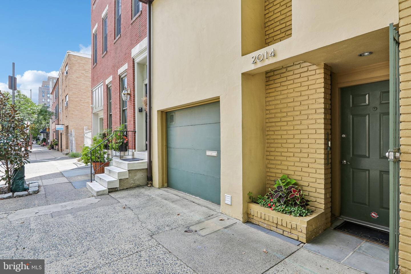 2014 Lombard St Property Photo 3