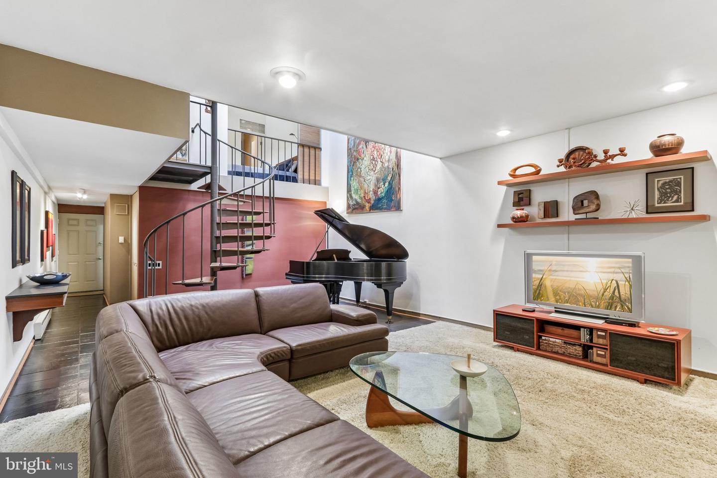 2014 Lombard St Property Photo 8