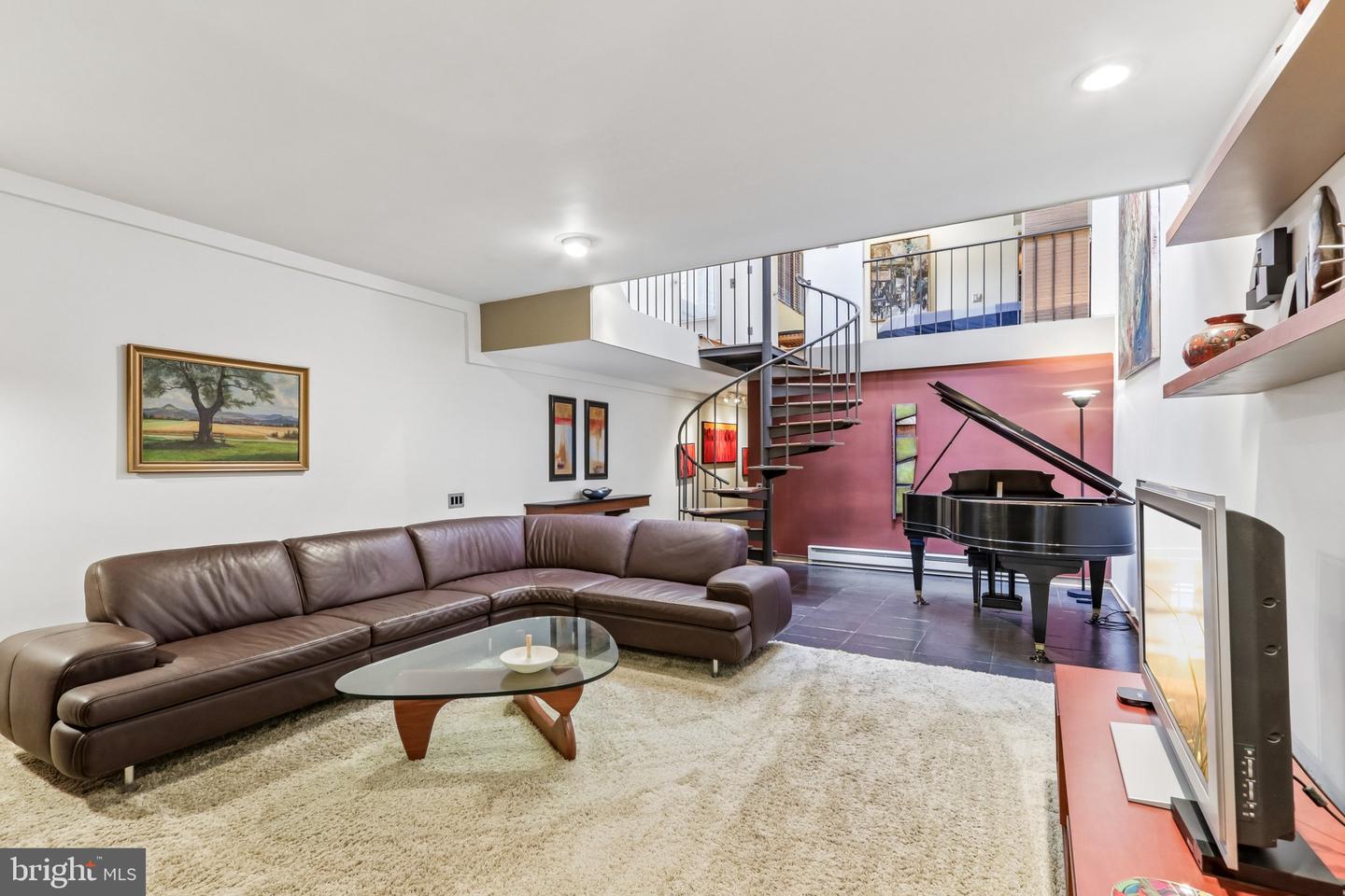 2014 Lombard St Property Photo 9