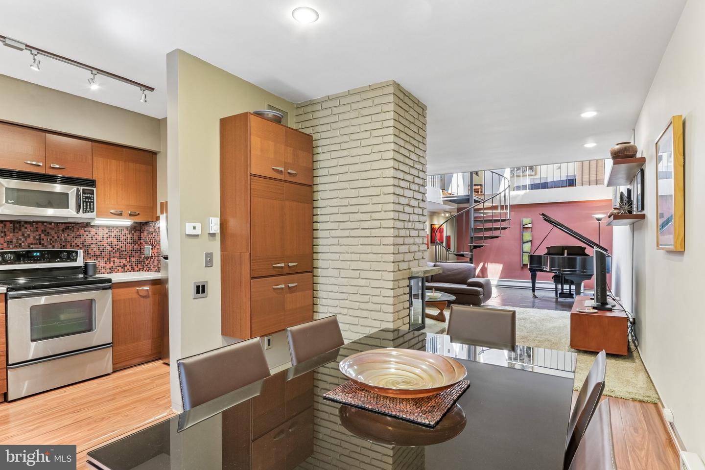 2014 Lombard St Property Photo 12