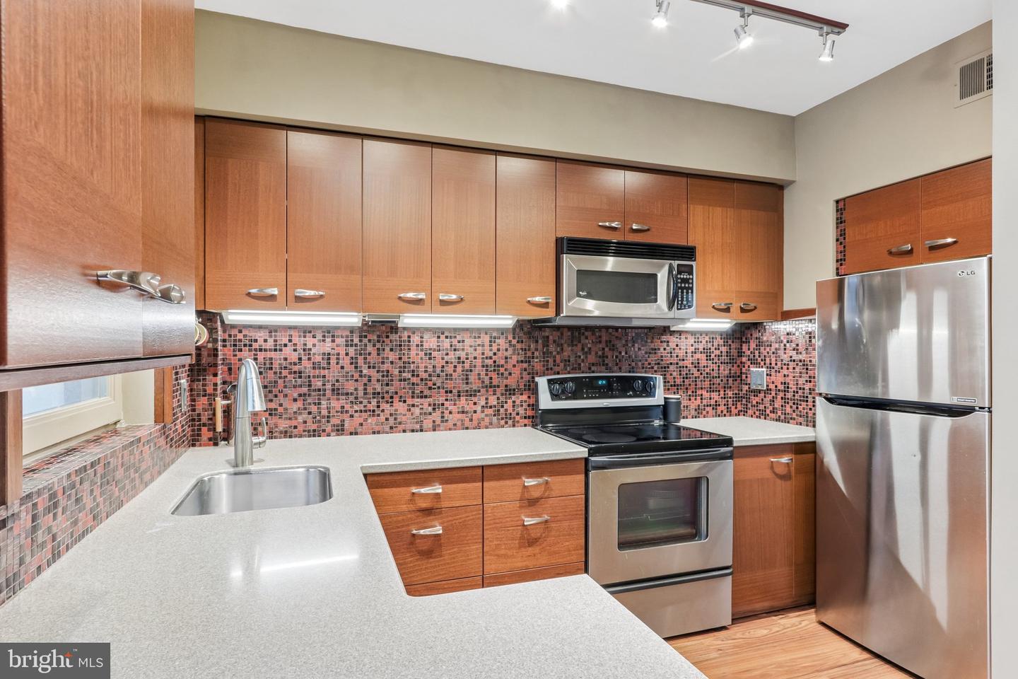 2014 Lombard St Property Photo 13