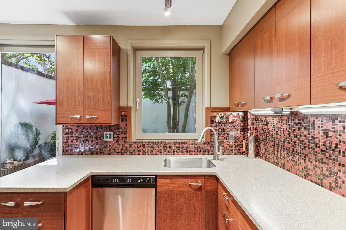 2014 Lombard St Property Photo 16