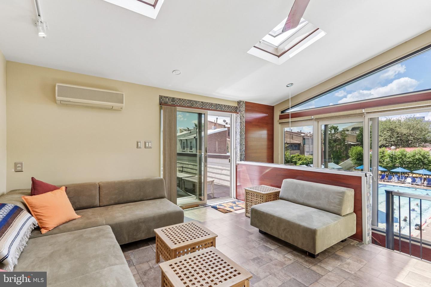 2014 Lombard St Property Photo 49