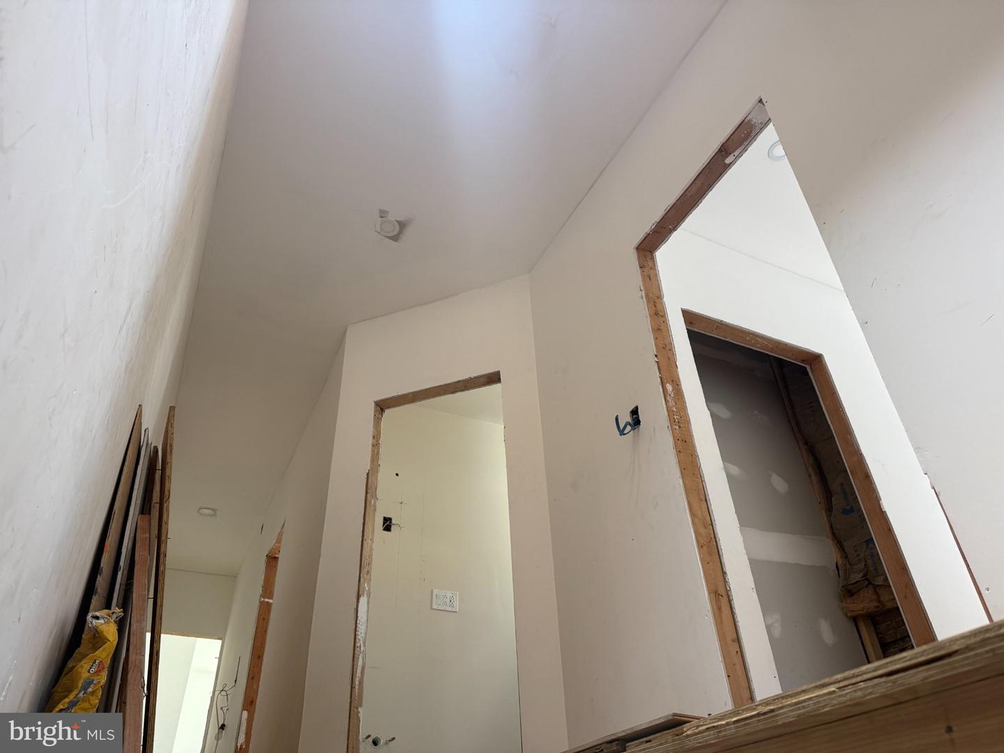 6010 W Jefferson St Property Photo 7