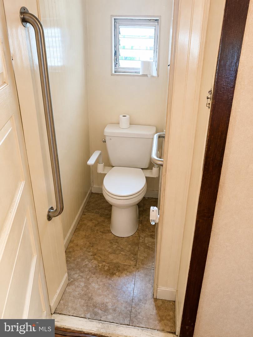 1525 S Juniper St Property Photo 6