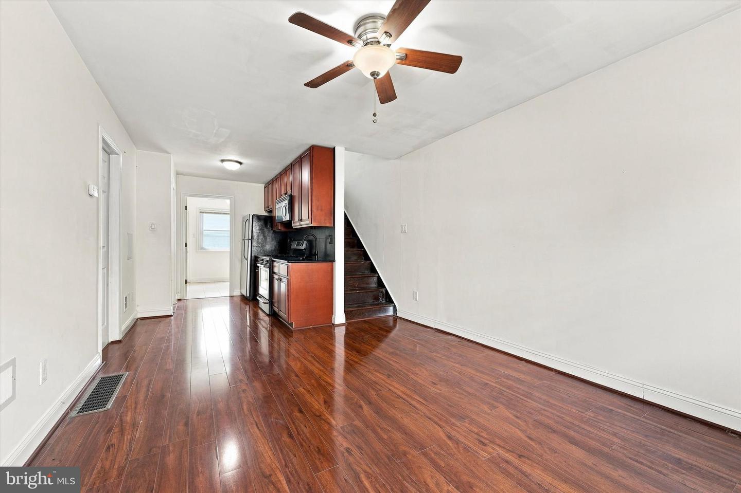 406 Pierce St Property Photo 3