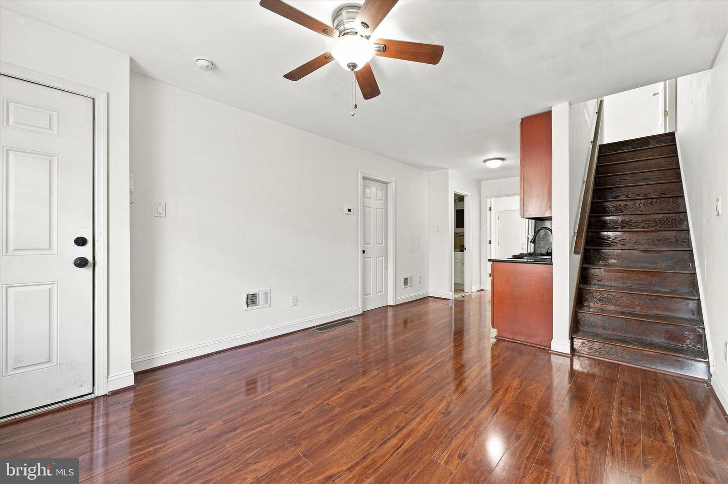 406 Pierce St Property Photo 4